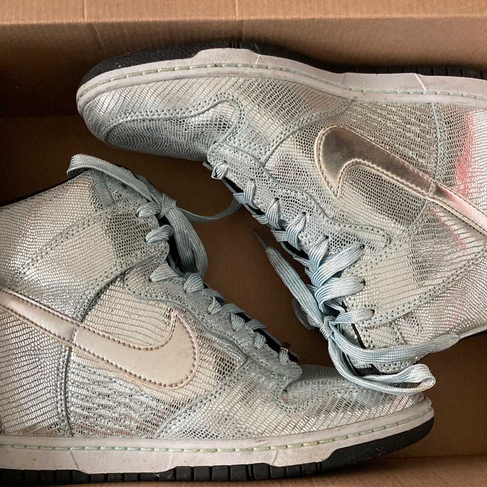 Tiffany and Co./ Nike Women’s Marathon Nike Dunk Sky Hi